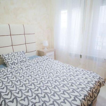 Piso Acogedor En Madrid Centro Apartment Luaran gambar