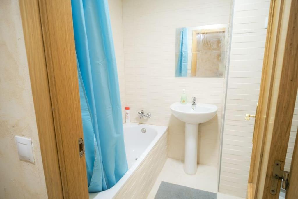 Piso Acogedor En Madrid Centro Apartment Luaran gambar